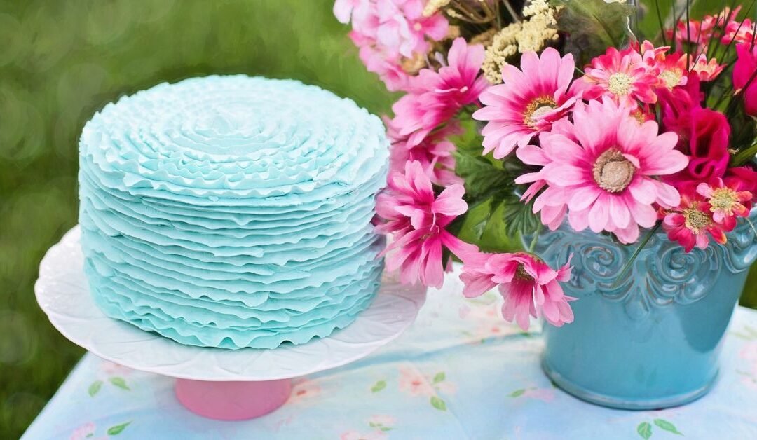 Blue Cake with Hazelnuts and Cinnamon